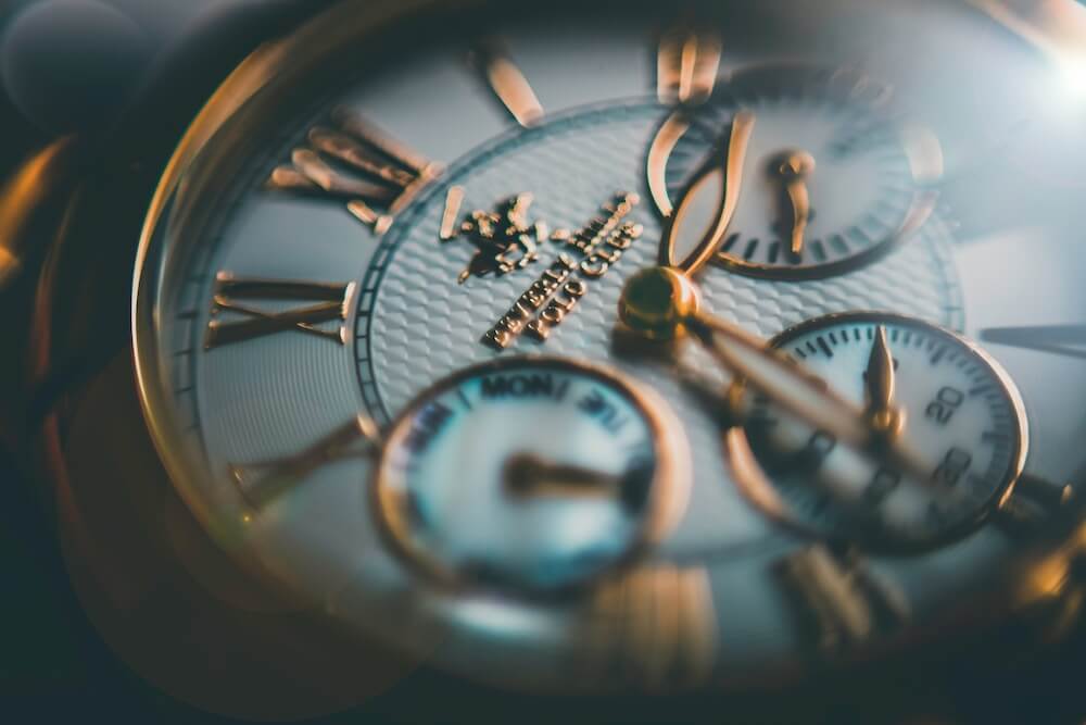 Setting up the clock mechanism